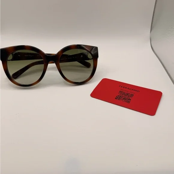 Salvatore Ferragamo SF1031S Cat-Eye Sunglasses NEW